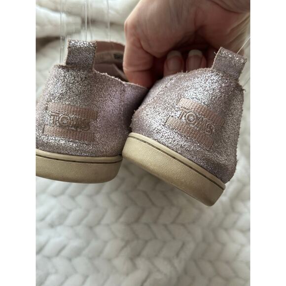Tom’s metallic pink suede shoes size 8.5 medium - Picture 7 of 10